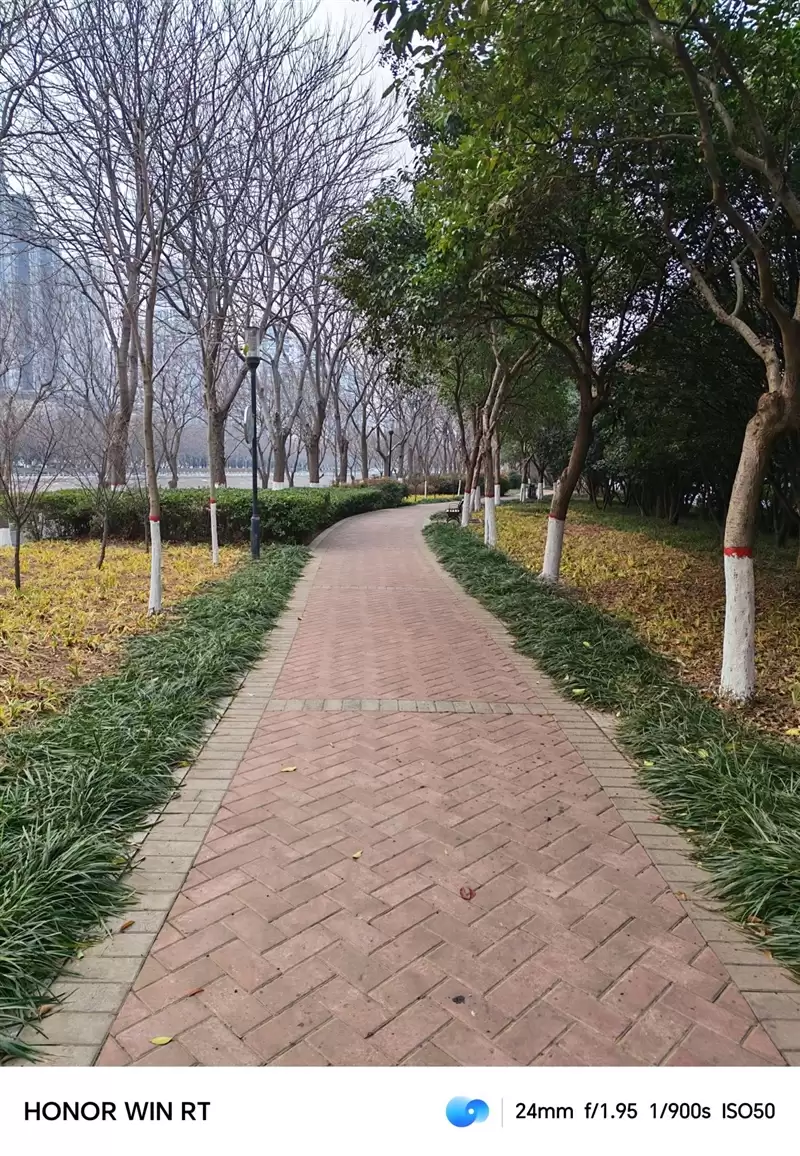 半年内没有对手!荣耀WIN RT评测:2699元首发1万mAh大电池 这才是性价比电竞机!