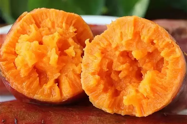 爱吃烤红薯的人天塌了：网友称烤红薯特别香可能是用了红薯香精