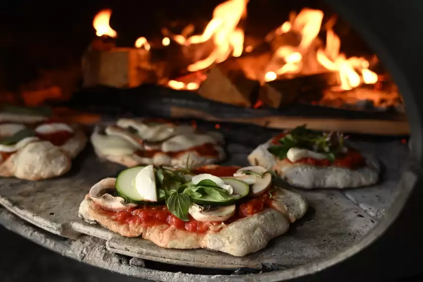 老友饭局实拍：尼康Z6Ⅲ定格觥筹交错的温暖