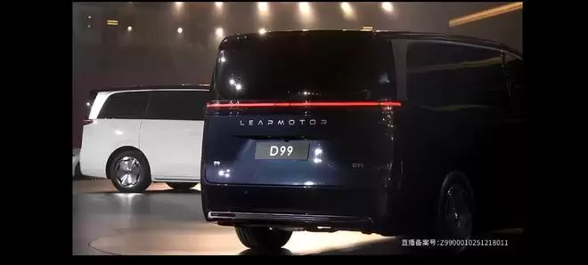零跑十年答卷:D19与全新MPV亮相 品牌向上进入新阶段