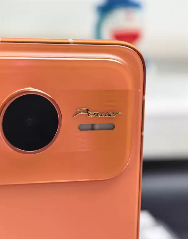 荣耀Power2与iPhone 17 Pro Max同框对比来了!Deco、配色果味十足