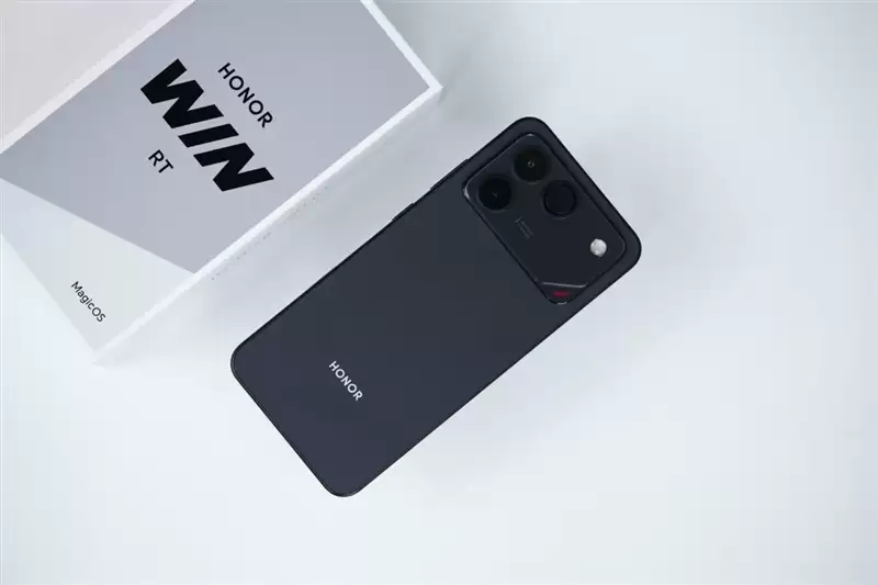 半年内没有对手!荣耀WIN RT评测:2699元首发1万mAh大电池 这才是性价比电竞机!