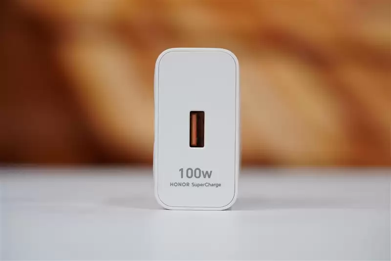 首发10000mAh大电池!荣耀WIN全面评测:原以为续航无敌 没想到性能释放更是不讲道理!