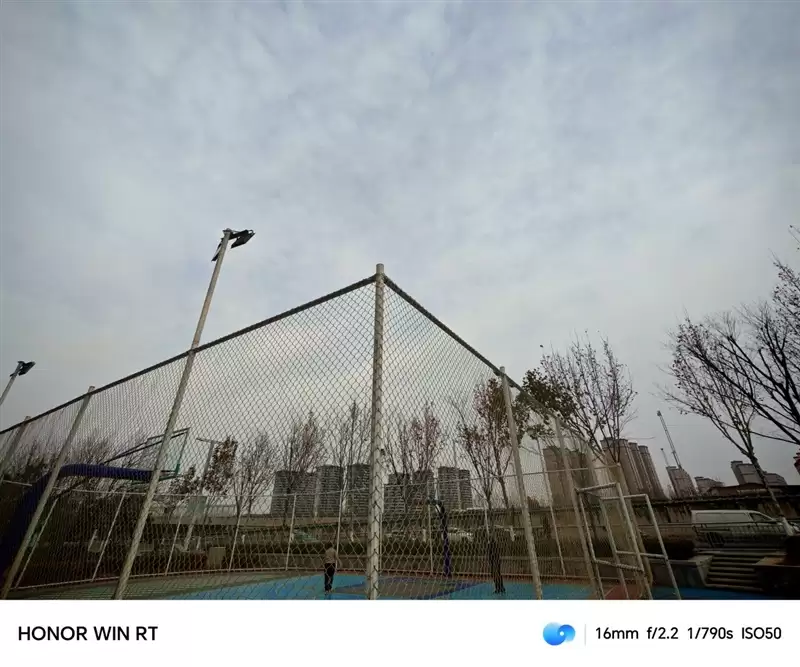 半年内没有对手!荣耀WIN RT评测:2699元首发1万mAh大电池 这才是性价比电竞机!