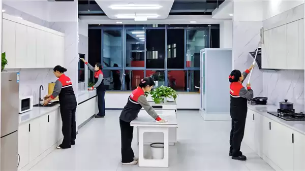 行业最大!京东家政西南培训基地开班运营:学员免费参训 拎包入住