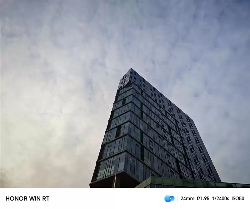 半年内没有对手!荣耀WIN RT评测:2699元首发1万mAh大电池 这才是性价比电竞机!