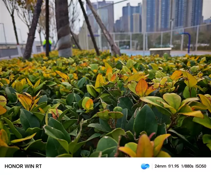 半年内没有对手!荣耀WIN RT评测:2699元首发1万mAh大电池 这才是性价比电竞机!