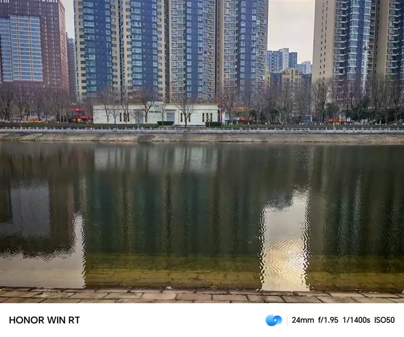 半年内没有对手!荣耀WIN RT评测:2699元首发1万mAh大电池 这才是性价比电竞机!