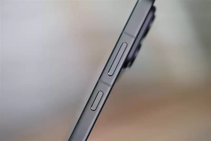 半年内没有对手!荣耀WIN RT评测:2699元首发1万mAh大电池 这才是性价比电竞机!