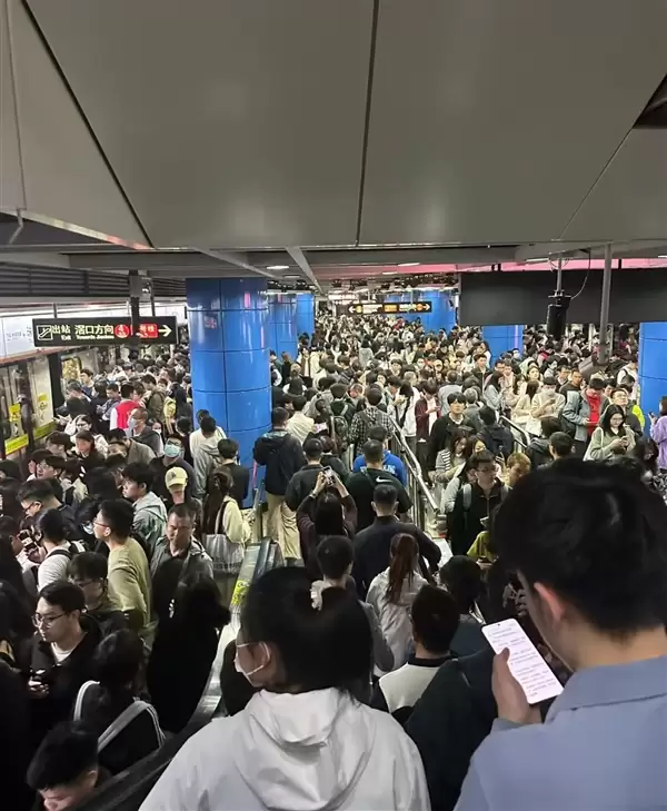 广州小孩坐地铁上学睡过23个站：横跨五个区睡到机场