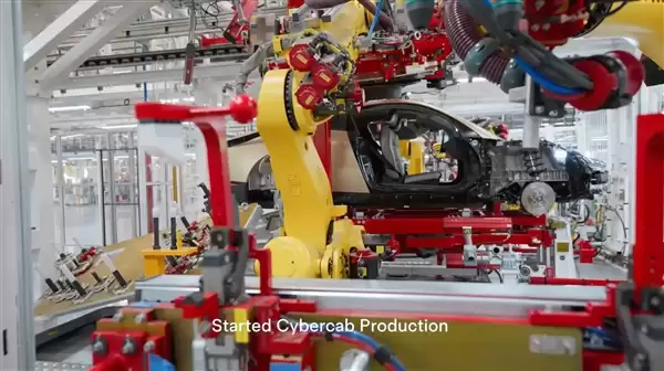 马斯克：不带方向盘的特斯拉CyberCab将于4个月后投产