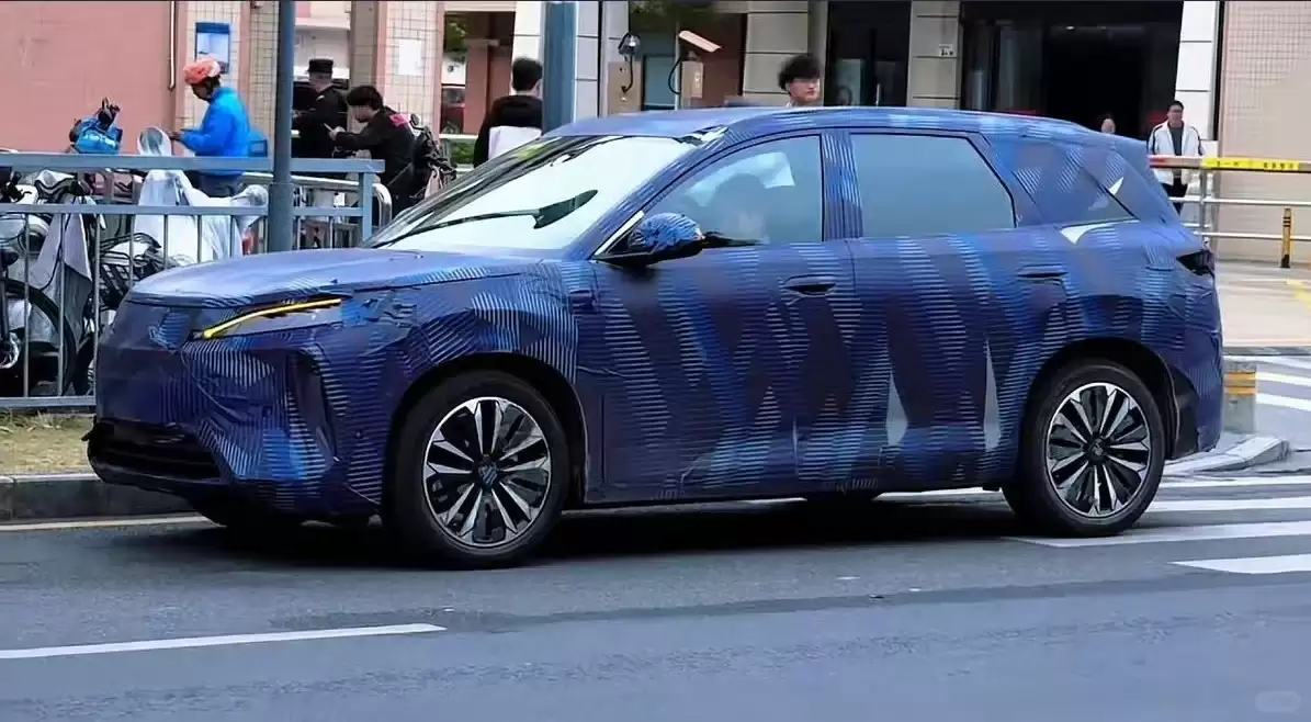 比亚迪全新 SUV 外观及内饰谍照曝光，消息称系“元 MAX”