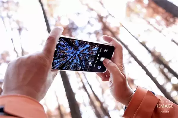 从“看见”到“共见”:XMAGE 共见与华为 Mate 80 系列的年终影像叙事