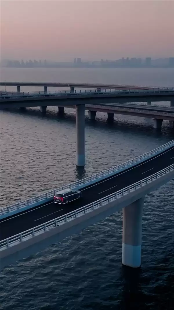 让技术有温度,让旅程有记忆|华为乾崑年度视频全景呈现科技出行