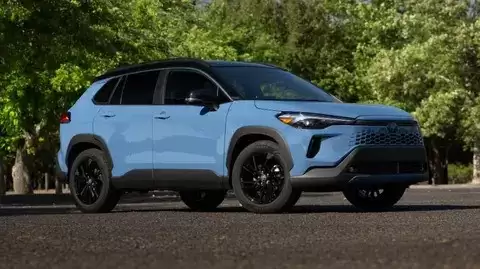 丰田召回5.5万辆混动车型 存动力中断及起火隐患