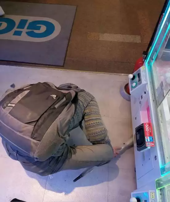 日本街机厅捡硬币谋生热引法律争议