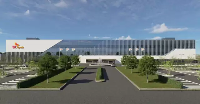 消息称 SK 海力士美国首厂引入 2.5D 封装线,布局 AI 芯片的“最后一公里”