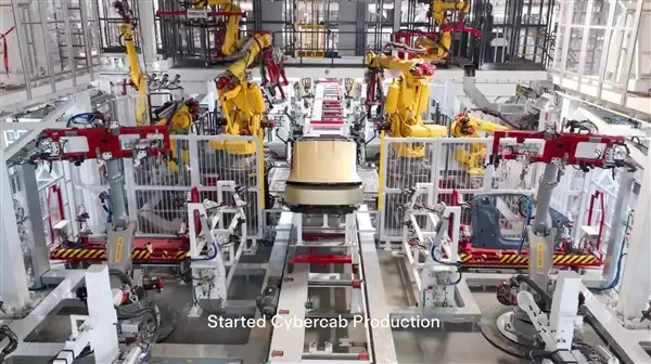 马斯克：不带方向盘的特斯拉CyberCab将于4个月后投产