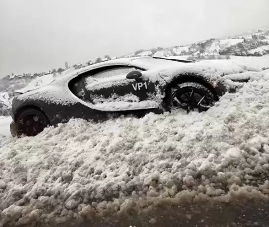 布加迪Tourbillon雪地测试被掩埋,380万欧元新超跑露真容
