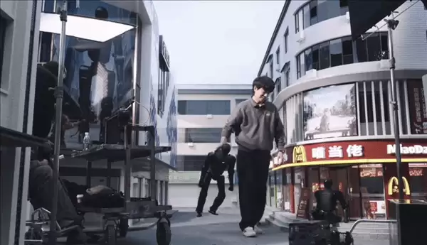 全球最小人形机器人上弦启元Q1发布，可折叠、开源、支持DIY