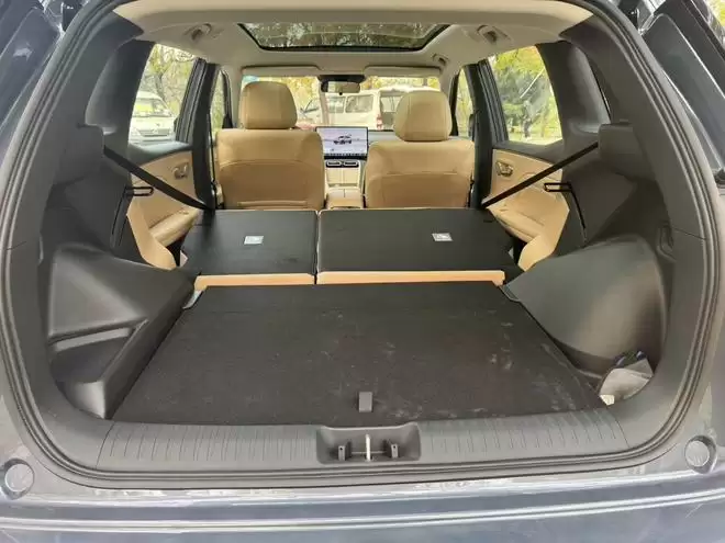 增程+纯电双动力 埃安AION i60上市XX.XX万起