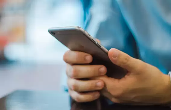 你会充满再拔吗 长期手机充电到100%会损伤电池