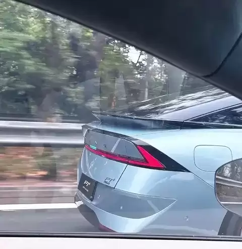 小鹏P7+增程版亮相：1550km续航，20万级智能电动新选择