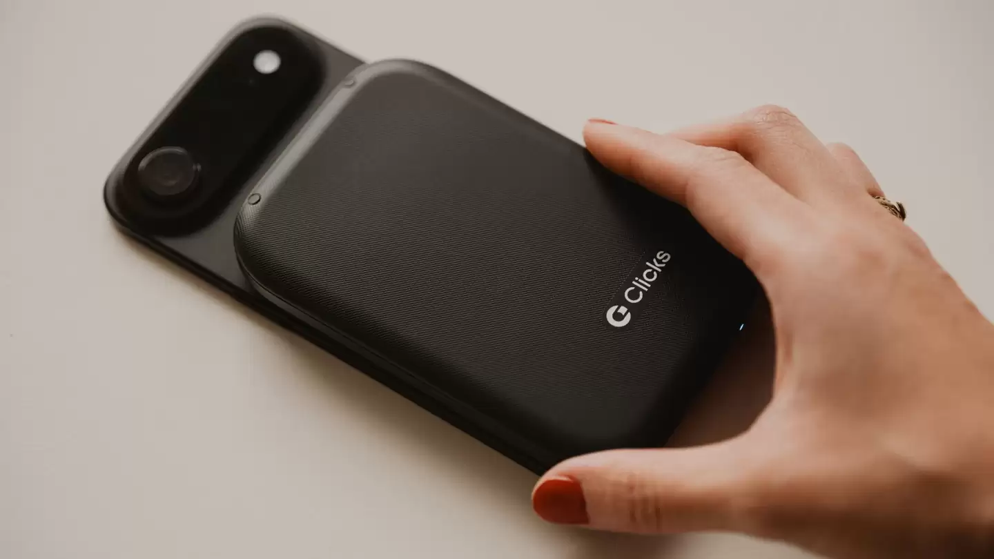 手机 + 充电宝 = 全键盘滑盖手机，Clicks 推出新形态配件 Power Keyboard