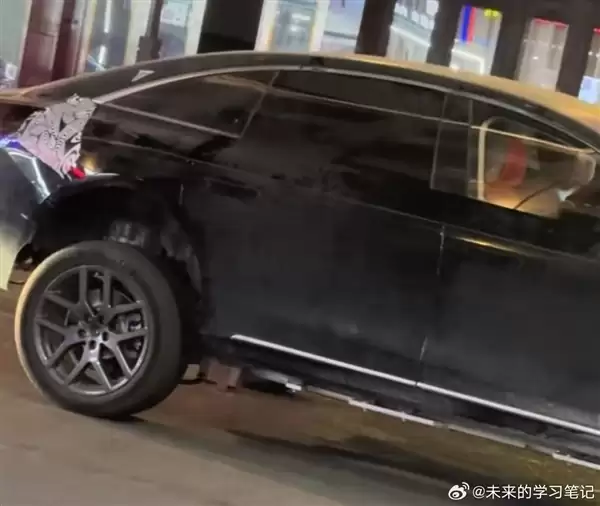 套了个S9的壳子 享界神秘新车路试：离地间隙超高