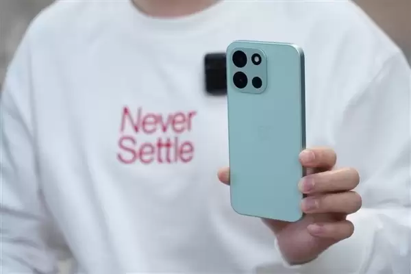 一加Turbo 6系列样机已到店展出:1月8日发布 首发就支持国补