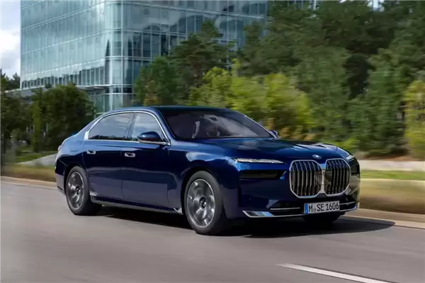 宝马中国开年王炸！30多款车型全面降价 最高直降30万元