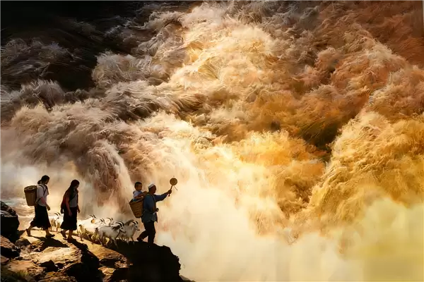 估价380万 著名画家巨幅画作遭泼墨：千万网友献策补救