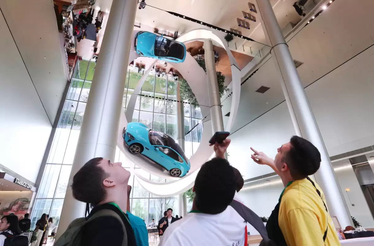 “虎妈”、网红都想看 美媒关注小米工厂参观热:中国最难抢的名额