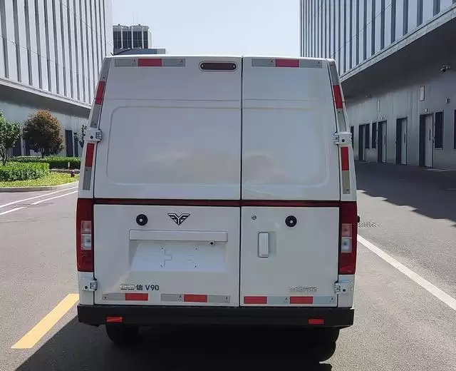 俄罗斯街头惊现山寨版特斯拉 Cybertruck，原型是中国魏桥新能源货车