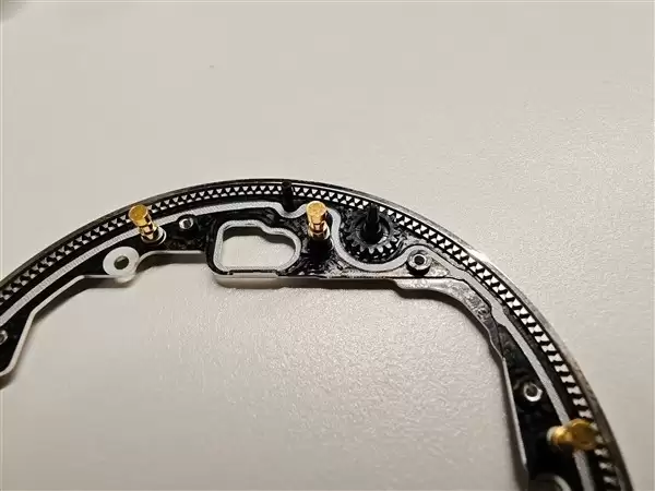 小米17 Ultra变焦环被曝无机械结构？拆机视频还原真相