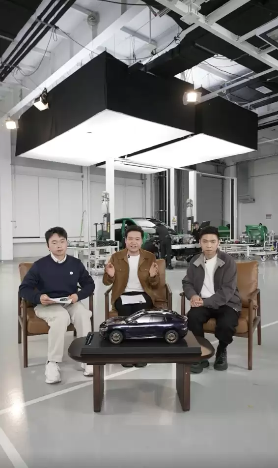 雷军直播回应小米汽车热议话题