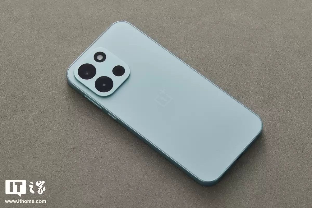 一加 Turbo 6 手机搭载第四代骁龙 8s 风驰版，“同档唯一”征服 165 超高帧游戏