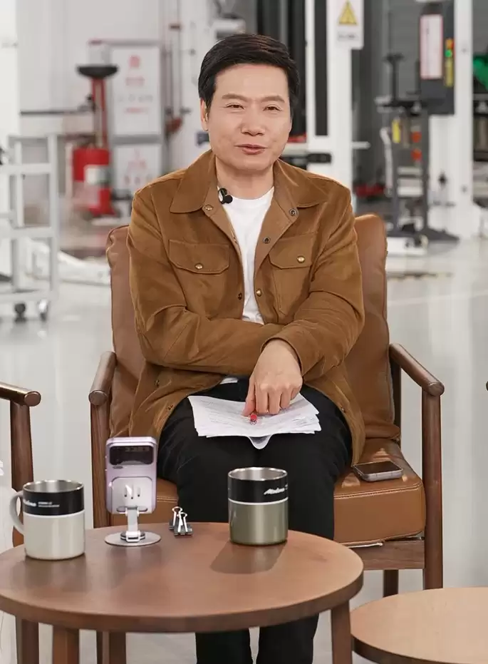 雷军直播回应宣传标注争议:改进小字说明,提升透明度