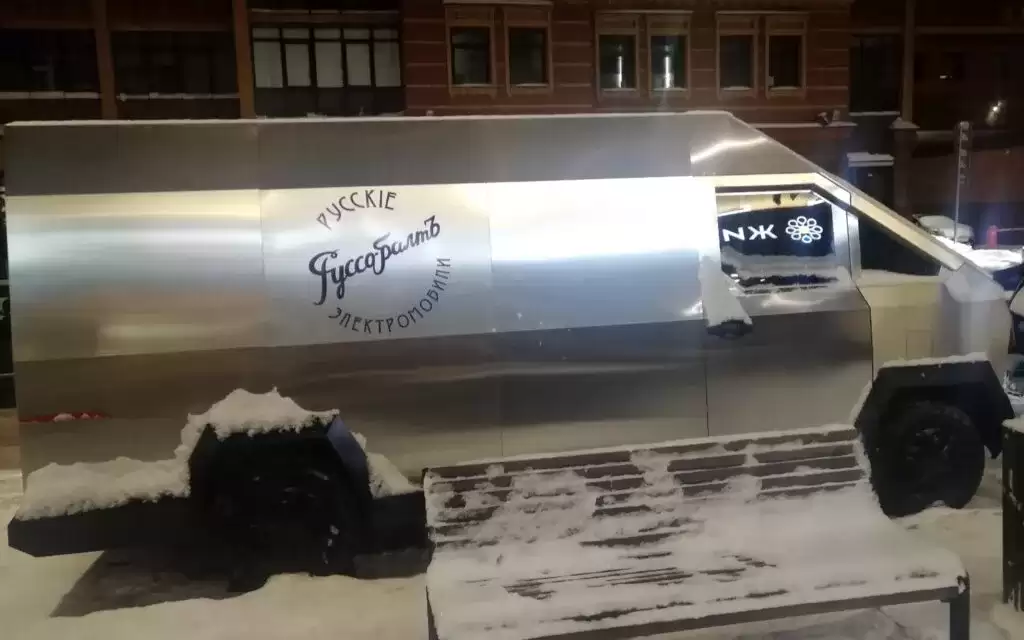 俄罗斯街头惊现山寨版特斯拉 Cybertruck，原型是中国魏桥新能源货车