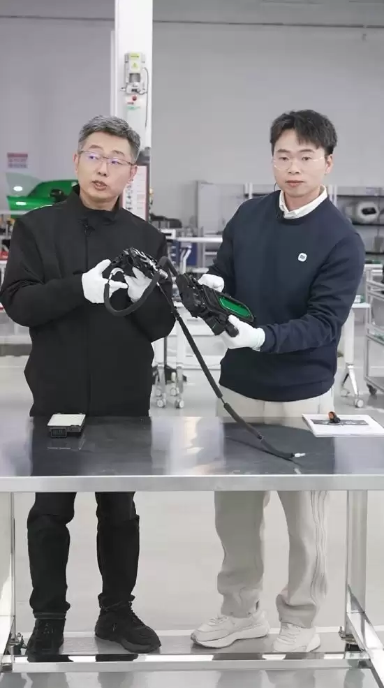 小米YU7门把手安全设计揭秘:多重冗余保障应急逃生