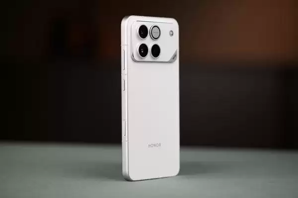 哪款手机性价比最高?2026 年三款热门机型对比解析