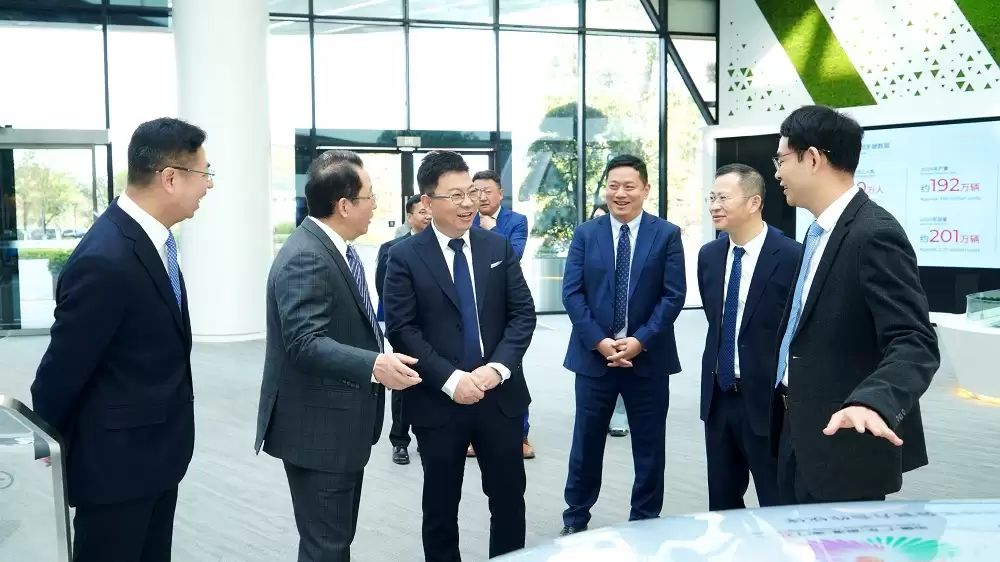 广汽集团与华为终端签约，深化鸿蒙生态与AI技术合作