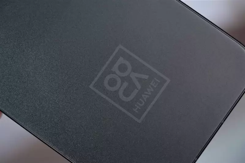 前后双红枫上阵 华为nova 15 Ultra全面评测:年轻人的影像轻旗舰!