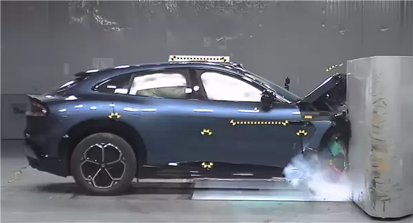 雷军：我以为“丢轮保车”是沃尔沃最早做的 没想到是奔驰