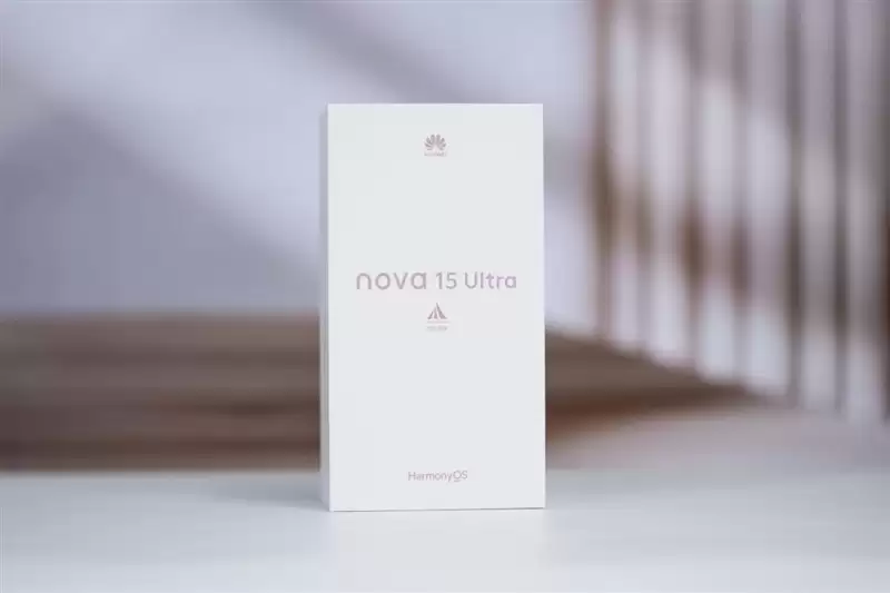 前后双红枫上阵 华为nova 15 Ultra全面评测:年轻人的影像轻旗舰!