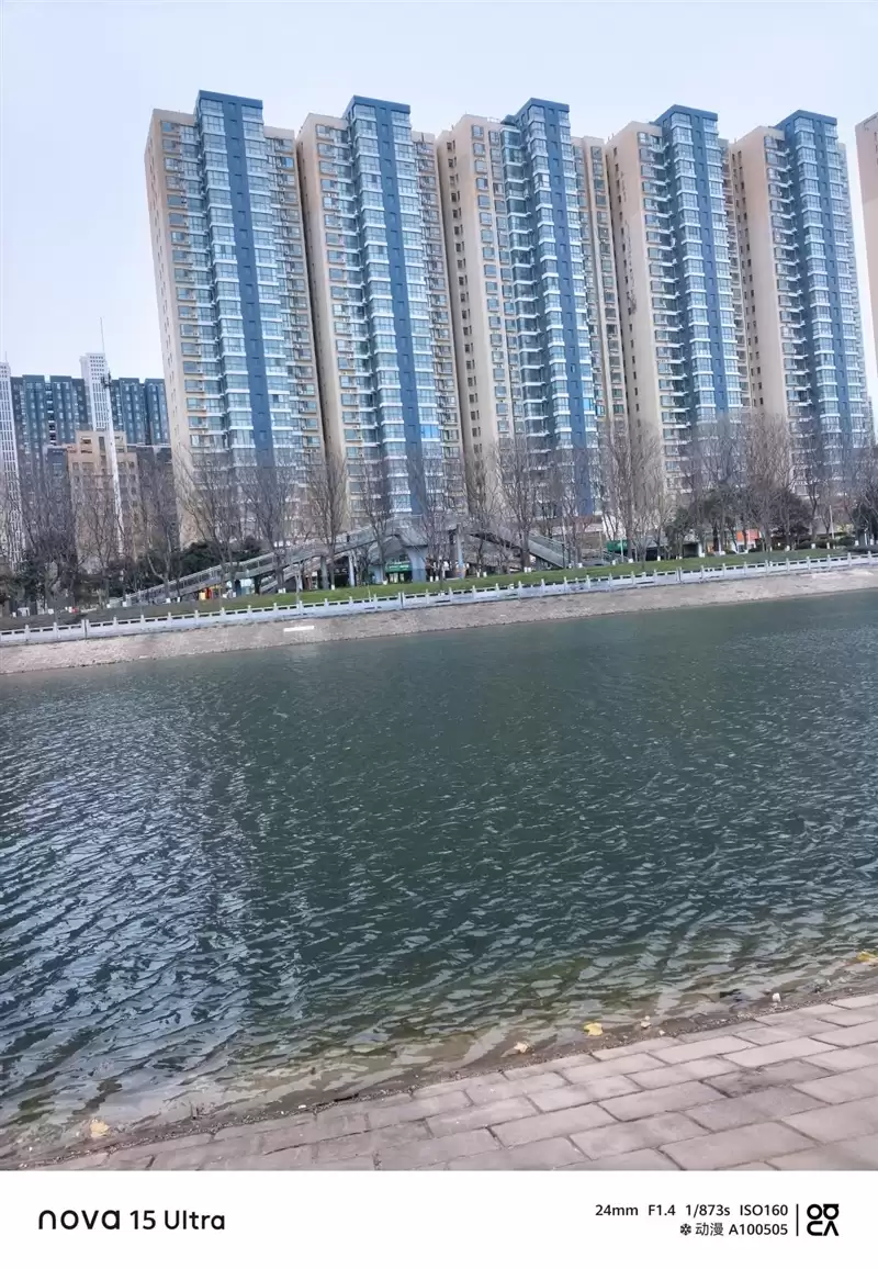 前后双红枫上阵 华为nova 15 Ultra全面评测:年轻人的影像轻旗舰!