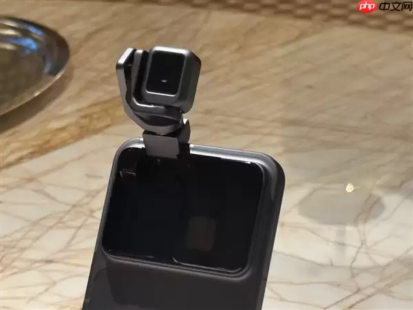 这就是全球首款机器人手机!荣耀ROBOT PHONE惊喜亮相CES