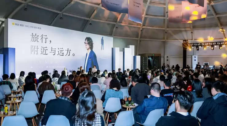 美团旅行：与洲际酒店集团共启“许知远年末夜谈”活动，拓宽“住宿+”新边界