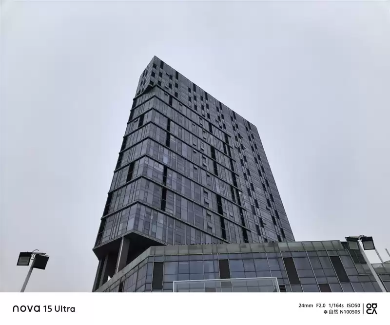 前后双红枫上阵 华为nova 15 Ultra全面评测:年轻人的影像轻旗舰!