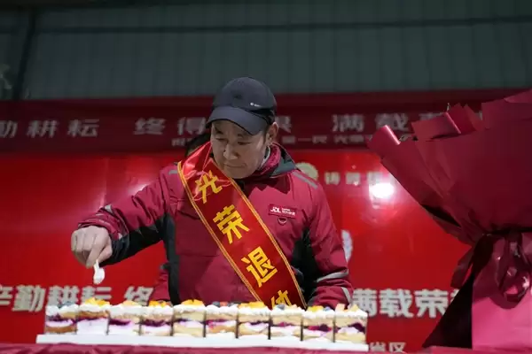 有房有积蓄有退休金 工作15年快递老哥退休:进京东是我这辈子最正确的选择